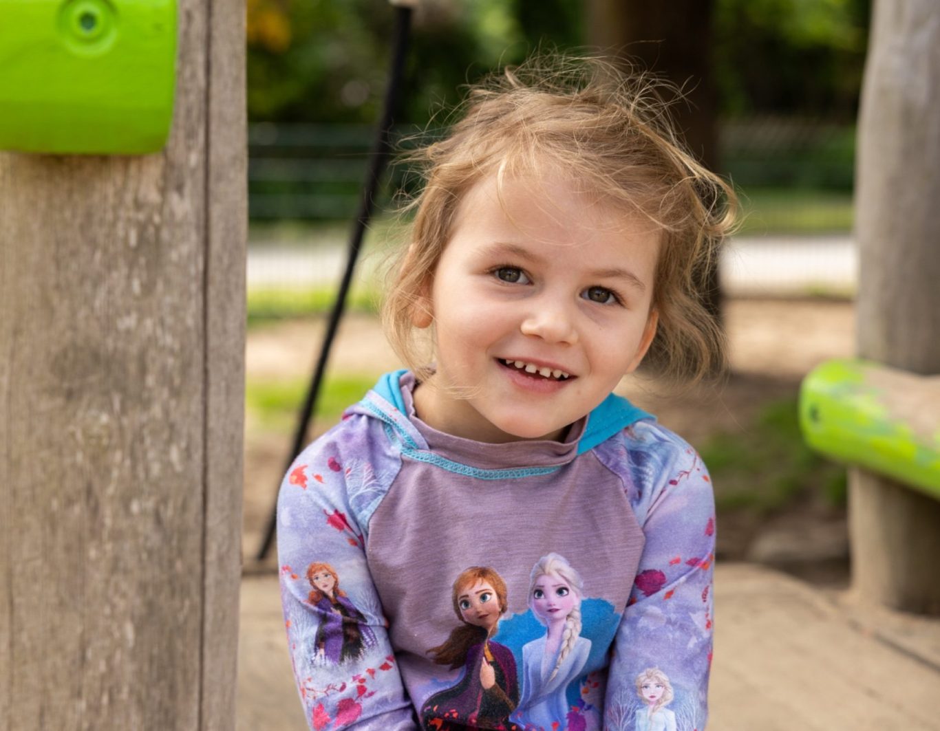 Kindergartenfotografie Braunschweig | Fotoliebe Kids Natürliches Kinderportrait beim Kita-Fototag im Freien